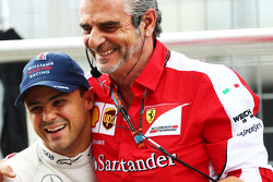 Гонщик Williams Фелипе Масса с руководителем команды Ferrari Маурицио Арривабене