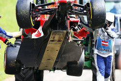 El dañado Ferrari SF15-T de Kimi Raikkonen, de Ferrari