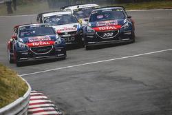 Старт: впереди Дави Жанне, Peugeot