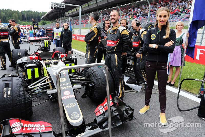 Carmen Jorda, Lotus F1 Team piloto de desarrollo en el pit