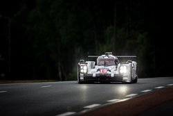 #19 Porsche Team Porsche 919 Hybrid: Nico Hulkenberg, Nick Tandy, Earl Bamber