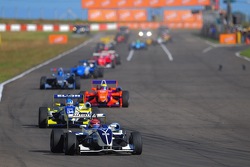 Piquet lidera o pelotão