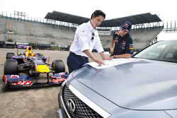 Daniel Ricciardo, de Red Bull Racing pone a prueba el nuevo circuito del GP de México