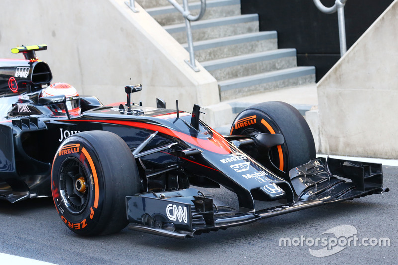 Jenson Button, McLaren MP4-30 front wing