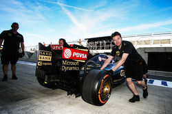 Jolyon Palmer, pilote d'essais et de réserve Lotus F1 E23 aux stands