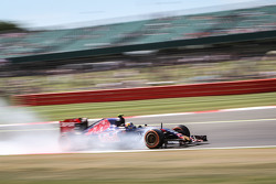 Карлос Сайнс мл., Scuderia Toro Rosso STR10 блокирует колеса на торможении