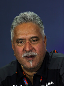 Dr. Vijay Mallya, Sahara Force India F1 Team Propietario en la conferencia de prensa de la FIA