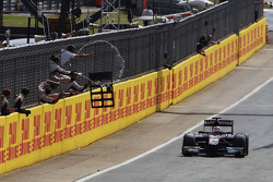 Sergey Sirotkin, Rapax se lleva la victoria