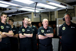 Механики команды Lotus F1 Team