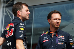 Доминик Митч, руководитель отдела маркетинга Red Bull Racing и Кристиан Хорнер, руководитель команды