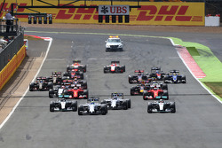 Старт: Фелипе Масса, Williams FW37 лидирует