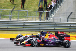 Даниил Квят, Red Bull Racing RB11 и Карлос Сайнс мл., Scuderia Toro Rosso STR10 на старте гонки