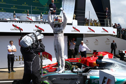 Le vainqueur Lewis Hamilton, Mercedes AMG F1