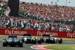 Felipe Massa, Williams FW37 lidera a Valtteri Bottas, Williams FW37 y Lewis Hamilton, Mercedes AMG F