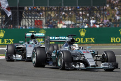 Lewis Hamilton, Mercedes AMG F1 Team leads Nico Rosberg, Mercedes AMG F1 Team