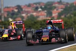 Карлос Сайнс мл., Scuderia Toro Rosso STR10 и Даниил Квят, Red Bull Racing RB11
