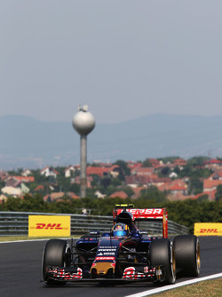 Карлос Сайнс мл., Scuderia Toro Rosso STR10