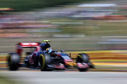 Carlos Sainz Jr., Scuderia Toro Rosso STR10