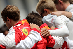 Les pilotes durant la minute de silence en hommage à Jules Bianchi, Sebastian Vettel, Scuderia Ferrari
