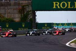 Sebastian Vettel, Ferrari SF15-T, lidera al inicio de la carrera