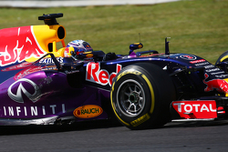 Daniel Ricciardo, Red Bull Racing RB11 met schade