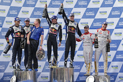 Podio: i vincitori Jari-Matti Latvala e Miikka Anttila, Volkswagen Motorsport, secondi Sébastien Ogi