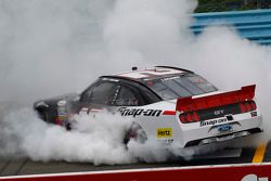 Ganador de la carrera Joey Logano, Team Penske Ford