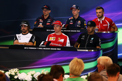 Max Verstappen, Scuderia Toro Rosso; Daniil Kvyat, Red Bull Racing; Will Stevens, Manor F1 Team; Fernando Alonso, McLaren; Kimi Raikkonen, Ferrari; Lewis Hamilton, Mercedes AMG F1
