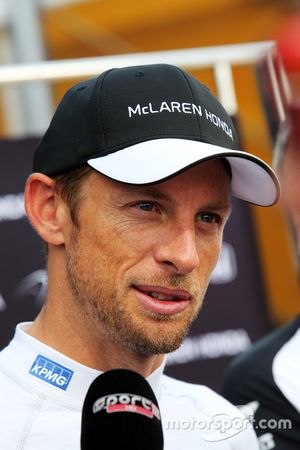 Jenson Button, McLaren com jornalistas