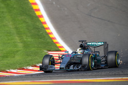 Lewis Hamilton, Mercedes AMG F1 W06 sacando chispas