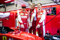 Kimi Raikkonen, Maurizio Arrivabene et Sebastian Vettel, Ferrari SF15-T