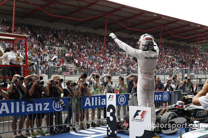 Winner Lewis Hamilton, Mercedes AMG F1 W06