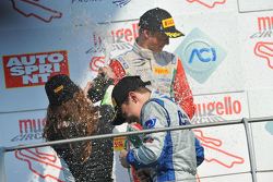 Podium race 3: eerste plaats, Ralf Aron Prema Power Team, tweede plaats David Beckmann, Mucke Motors
