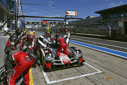 #8 Audi Sport Team Joest Audi R18 e-tron quattro: Lucas di Grassi, Loic Duval, Oliver Jarvis