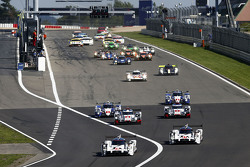 Départ : #18 Porsche Team Porsche 919 Hybrid : Romain Dumas, Neel Jani, Marc Lieb mènent