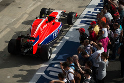 Manor Marussia F1 Team el auto en los pits