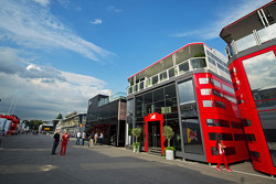 Ferrari motorhome en el paddock