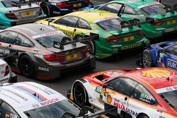Машины DTM в закрытом парке