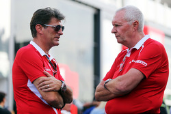 Грэм Лоудон, исполнительный директор Manor Marussia F1 Team и Джон Бут, руководитель Manor Marussia