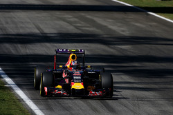 Даниил Квят, Red Bull Racing RB11
