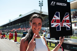 Grid girl de Lewis Hamilton, Mercedes AMG F1