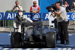 Il vincitore della gara Lewis Hamilton, Mercedes AMG F1 W06