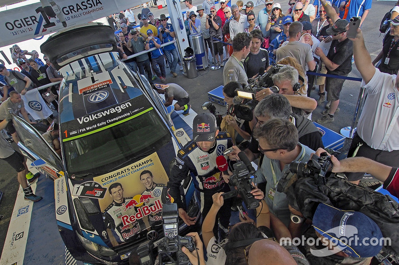 1. und Rallye-Weltmeister 2015: Sébastien Ogier und Julien Ingrassia, Volkswagen Polo WRC, Volkswage