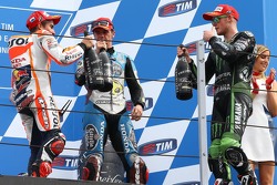Podium : Le vainqueur Marc Marquez, Repsol Honda Team, le troisième Scott Redding, Marc VDS Racing Honda, et le deuxième Bradley Smith, Tech 3 Yamaha