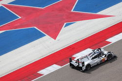 #17 Porsche Team Porsche 919 Hybrid : Timo Bernhard, Mark Webber, Brendon Hartley