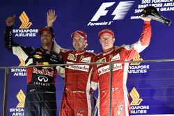 Podio: ganador de la carrera, Sebastian Vettel, de Ferrari, el segundo lugar Daniel Ricciardo, de Red Bull Racing, el tercer lugar Kimi Raikkonen, de Ferrari