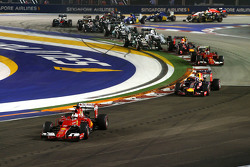 Старт: Себастьян Феттель, Ferrari SF15-T лидирует