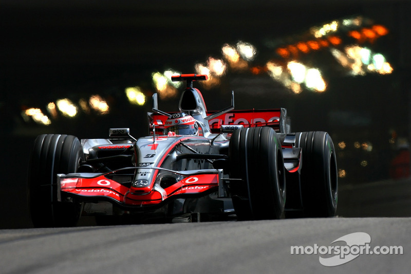 #1: Fernando Alonso, McLaren-Mercedes, MP4-22