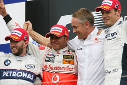 Vainqueur, 1er, Lewis Hamilton, McLaren Mercedes, MP4-22, 2ème, Nick Heidfeld, BMW Sauber F1 Team, F1.07, 3ème, Alexander Wurz, Williams F1 Team, FW29 et Martin Whitmarsh, McLaren, chef de la direction