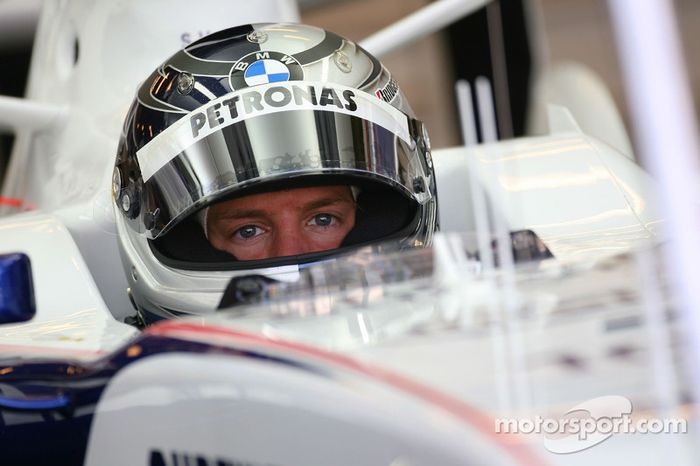 Sebastian Vettel, piloto de prueba, BMW Sauber F1 Team en el garaje del equipo